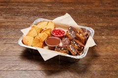 Catering 22 Dessert Platter featuring a sweet selection of brownies and butter cake served with strawberry compote and chocolate sauce.